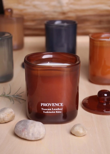 Dišeča sveča v steklu Provence tuscan leather 25 ur