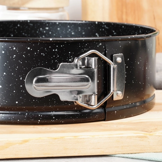 Enostavno odstranjevanje zahvaljujoč raztegljivemu obodu