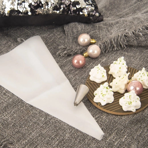 Compatible with decorating tips