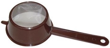 Plastično cedilo z ročajem 10 cm – mešanica barv