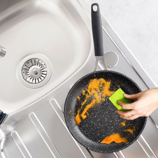 Nelepljiva površina za enostavno kuhanje in čiščenje