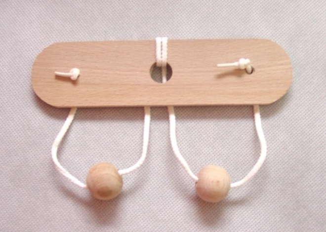 Lesena miselna uganka Prsi