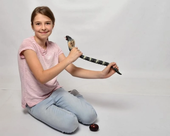 Strupena kobra MAGANA – robotska kača na daljinsko upravljanje