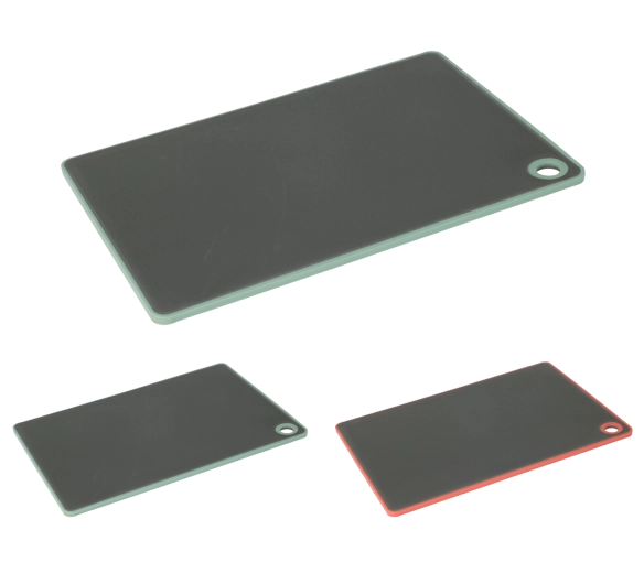 Plastična deska za rezanje z zvišanim robom 23 × 16 cm