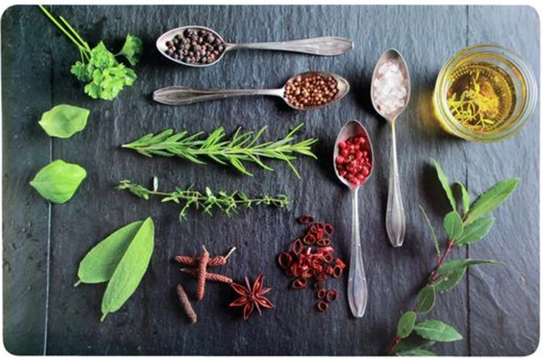 Plastični pogrinjek TORO z motivom žlic 44 × 28 cm