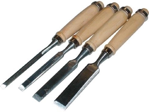 Komplet dlet 4 kosi z leseno ročajem