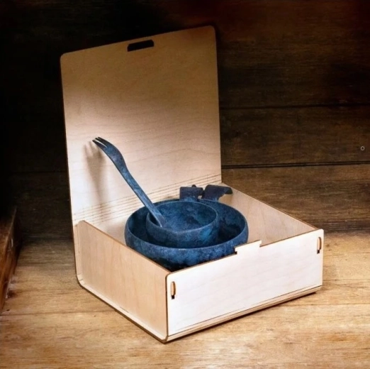 Darilni komplet KUPILKA Premium S moder – skodelica 21, skleda 55 in spork 205