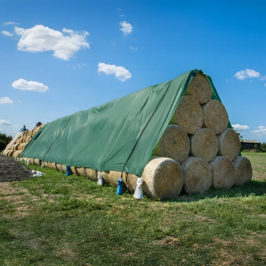 Zaščitna agrotekstilija (netkana tekstilija) za prekrivanje skladov slame in sena 9,8 × 12,5 m, 140 g/m² - 1 kos