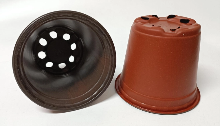 Lahki cvetlični lonček 10,7 cm terakota/črna