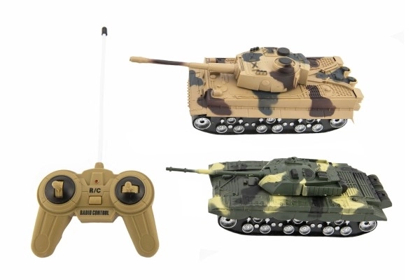 Dva RC tanki 1:32 z učinki
