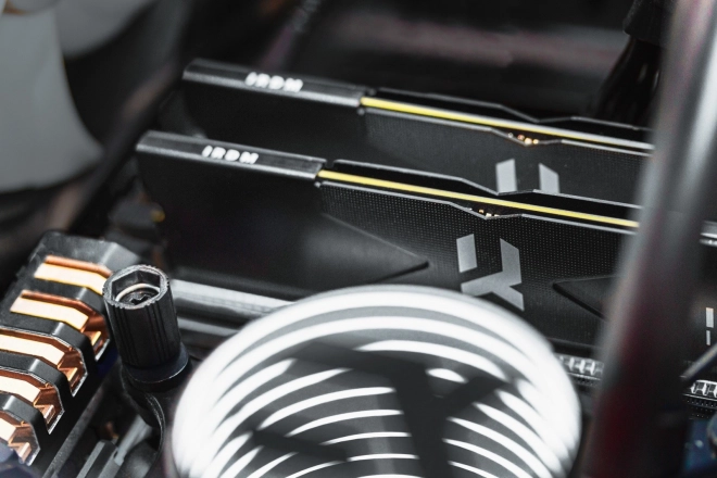 Pomnilnik IRDM DDR5 32GB (2x16GB) 6400MHz CL32 črna