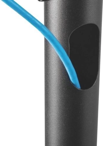 Trdna jeklena konstrukcija z vodenjem kablov