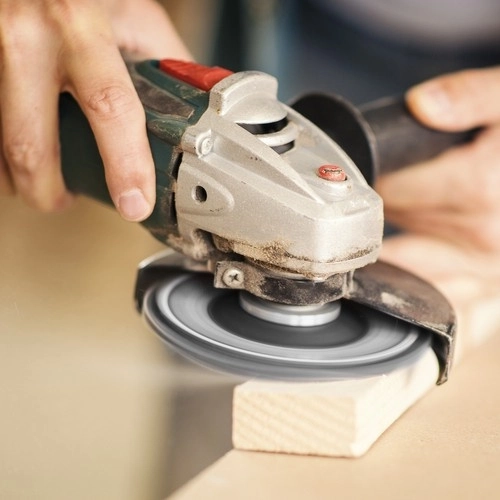 Združljivo s kotnim brusilnikom 125 mm