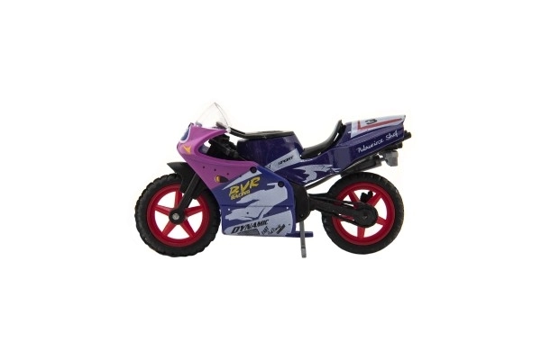 Motor s kovinskim/plastičnim dirkačem 8cm z mešanimi vrstami v prostem teku na kartici