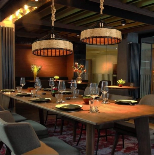 Prilagodljivo obešanje in standardno grlo E27