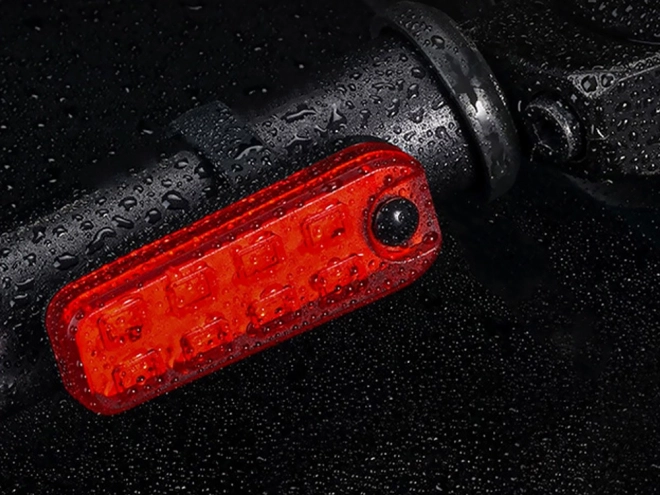 Zadnja LED lučka za kolo z USB polnjenjem