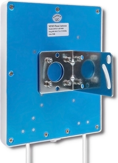 Močan usmerjeni ojačanje 14 dBi