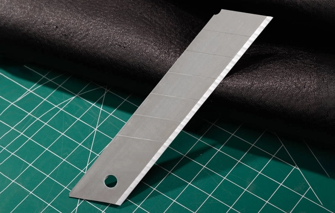 Nož 25 mm 10 ks nože glava Deli Tools EDL-DP05 (srebrna)