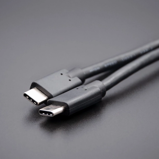 Kabel USB-C na USB-C za prenos podatkov in polnjenje, 3m, črn