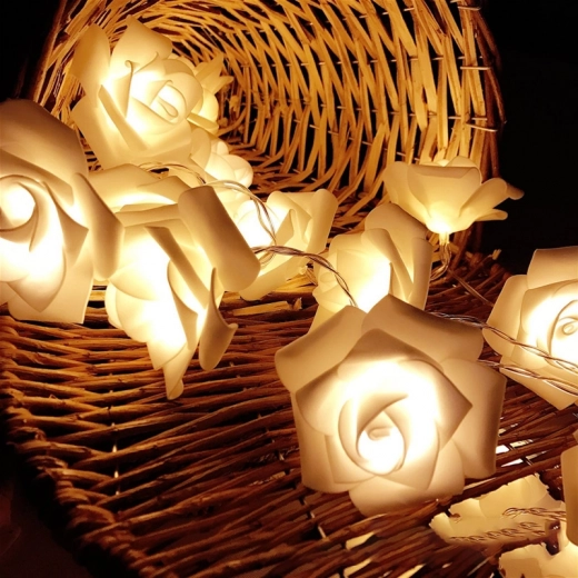 Nežni rožnati difuzorji za toplo svetlobo