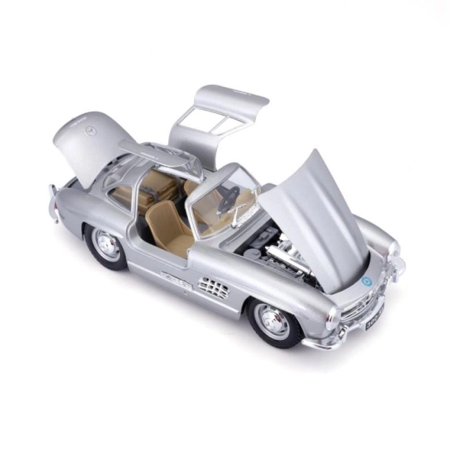 Bburago 1:24 Mercedes Benz 300SL srebrna 18-22023