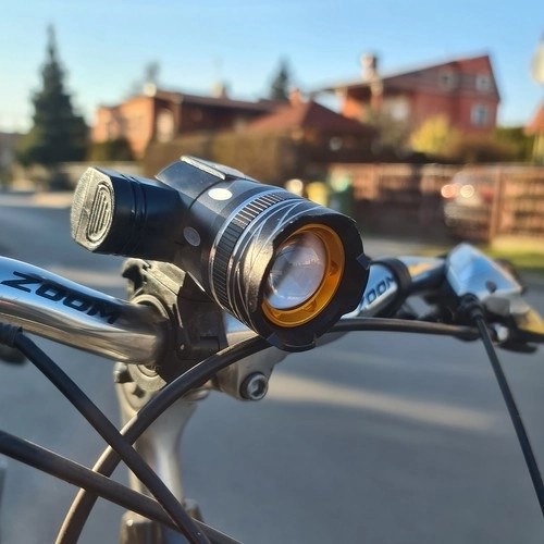 Kolesarska LED svetilka CREE XM-L T6 USB z zadnjo lučjo