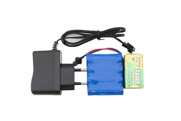 Tank RC plast 27cm 27MHz na baterije + polnilni paket z zvokom v škatli 37x17x19cm