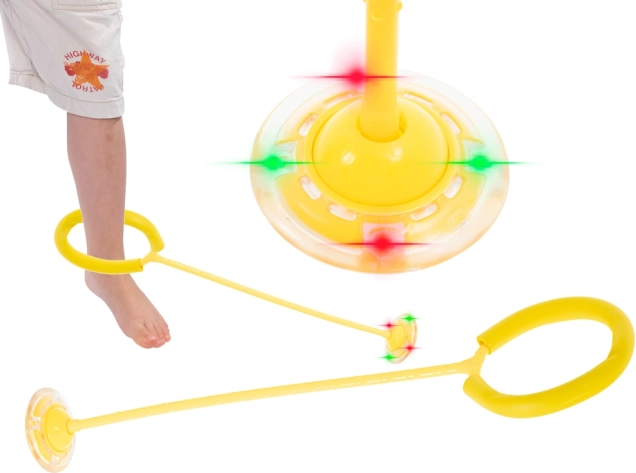 LED krogla, ki zažari ob vsakem skoku