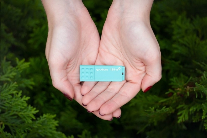 Pomnilniška kartica UME3 Care 64GB USB 3.0