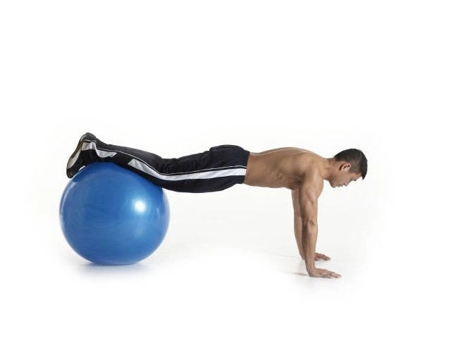 Gimnastična žoga s črpalko za fitnes in rehabilitacijo