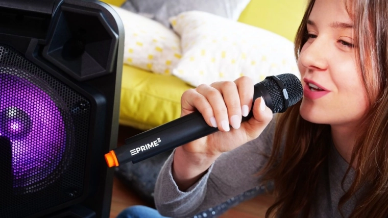 Karaoke zabava z brezžičnim mikrofonom