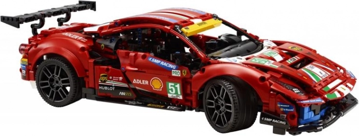 Ikoničen dirkalni dizajn FERRARI