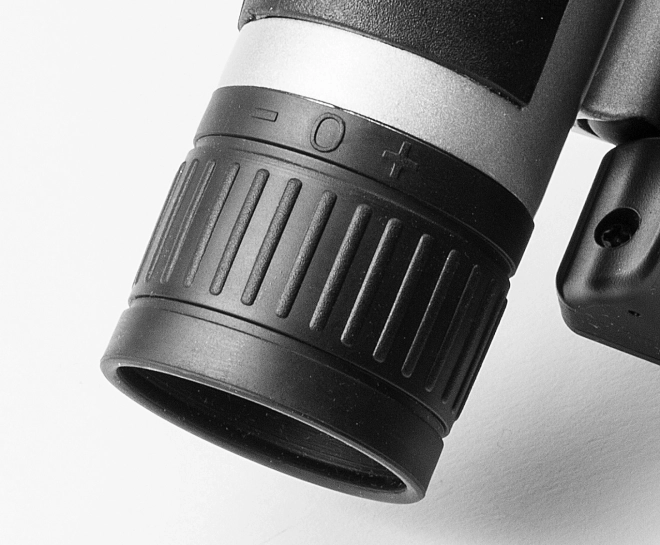 Daljnogled s FullHD zaslonom in vgrajeno kamero