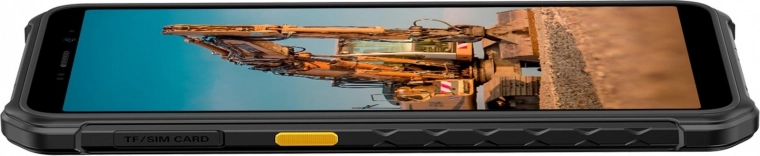 Kompakten 5,45" zaslon, ki lepo sede v roko