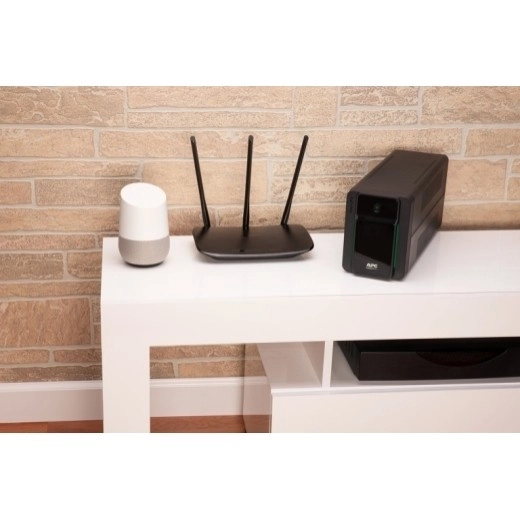 Rezervni vir napajanja APC Easy UPS 2200VA