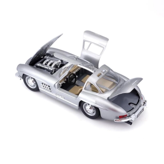 Bburago 1:24 Mercedes Benz 300SL srebrna 18-22023