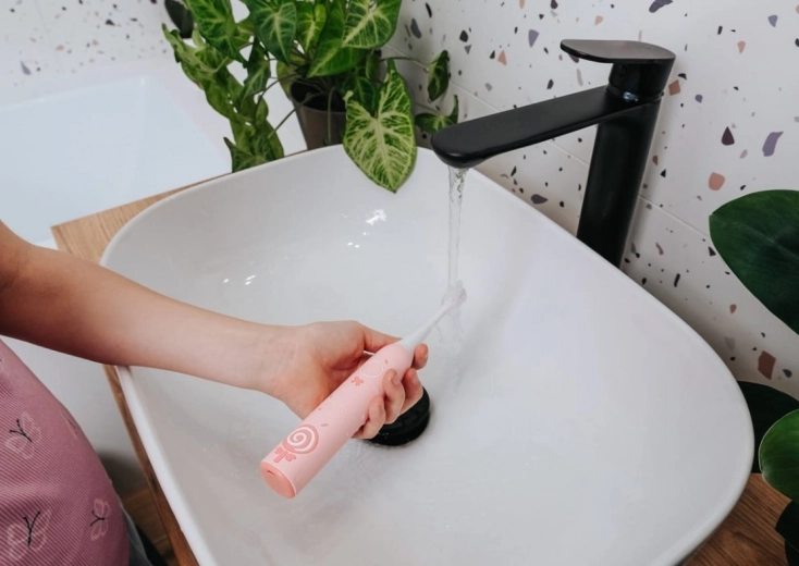 Vodoodpornost IPX7 in polnjenje prek USB