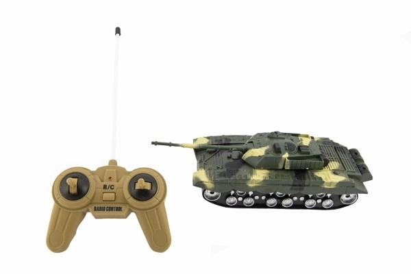 Dva RC tanki 1:32 z učinki