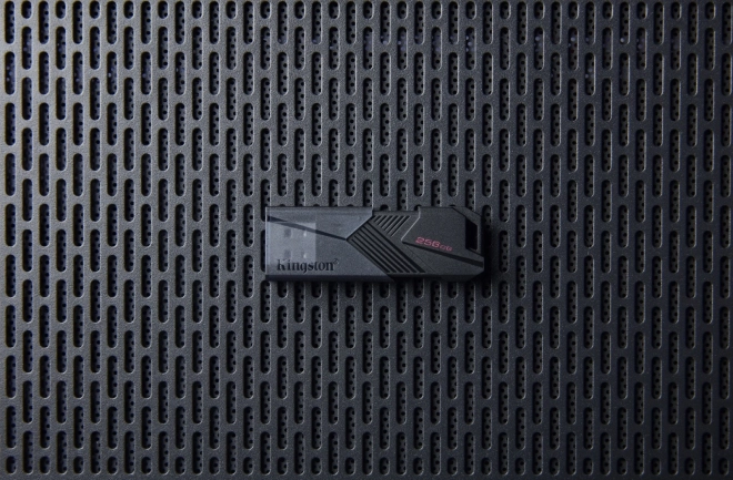 Data Traveler Exodia Onyx 64GB USB3.2 Gen1 bliskovni pomnilnik