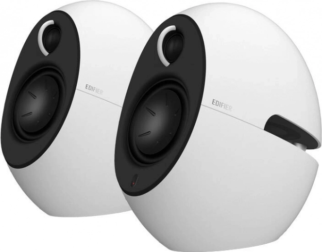 Fleksibilna povezljivost: Bluetooth 5.3, optika in AUX