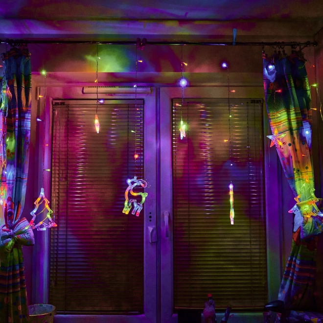 LED barvni zaves z božičnimi motivi - 2,5 m, 138 LED