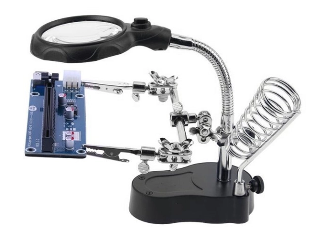 Tretja roka z lupo in LED osvetlitvijo