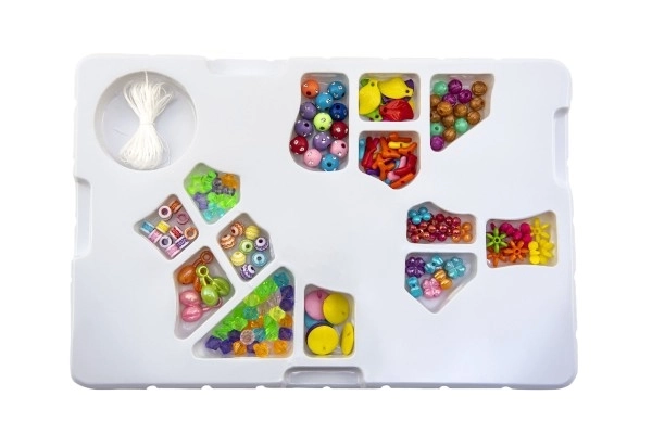 Pisani plastični biseri z vrvico v škatli 26x17x2cm