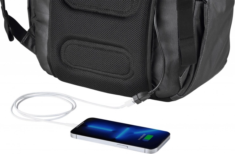 Vgrajen USB priključek in razširljiva prostornina