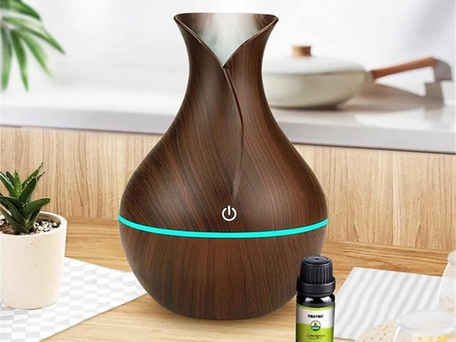 Aroma difuzor z osvežilcem zraka in RGB osvetlitvijo