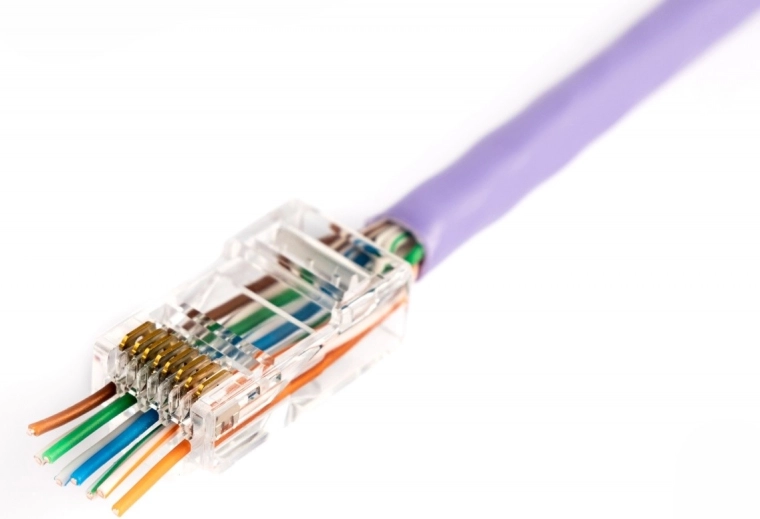 Hitra in breznapak namestitev zahvaljujoč prehodni zasnovi