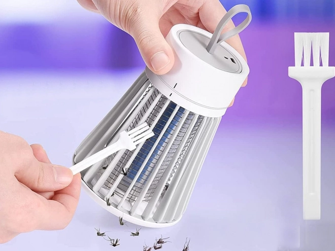 UV svetilka proti insektom z električno pastjo