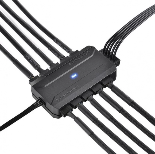 koncentrator Thermaltake Commander FP pro ventilatorje PWM z 10 priključki