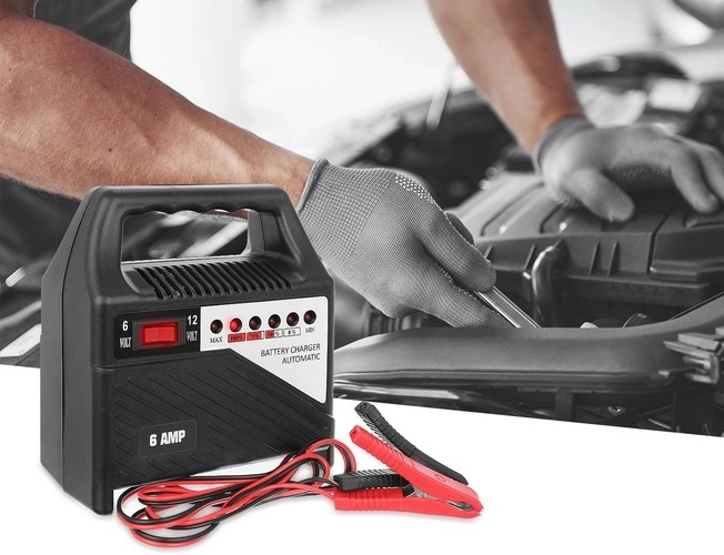 Polnilec za baterije 12V 6A