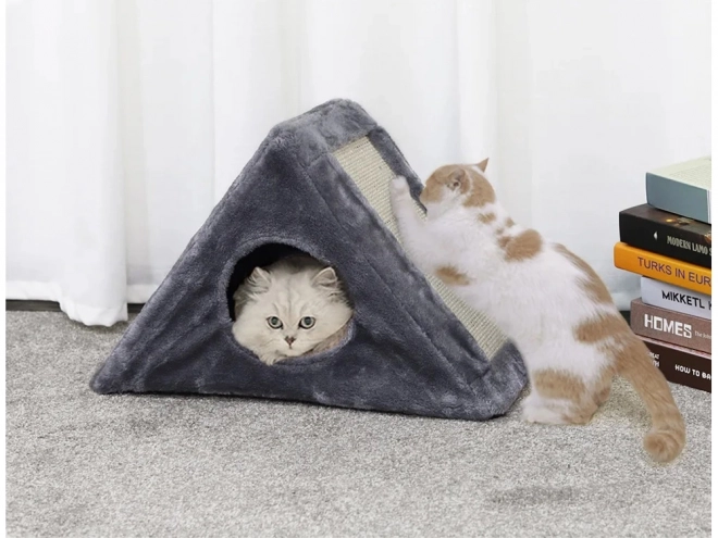 Triangularno praskalno in hiša za mačke z žogico